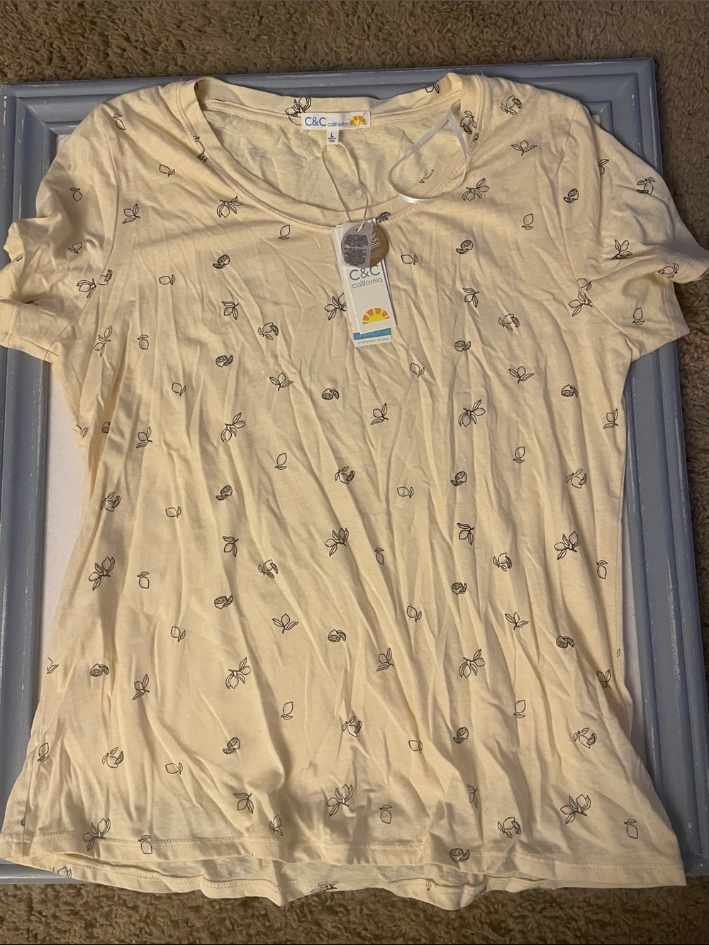 C&C California Butter Lemon Small Lemon Print T-shirt Size Large New With Tags